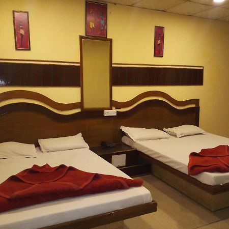Hotel Diplomat Inn New Delhi Exterior photo
