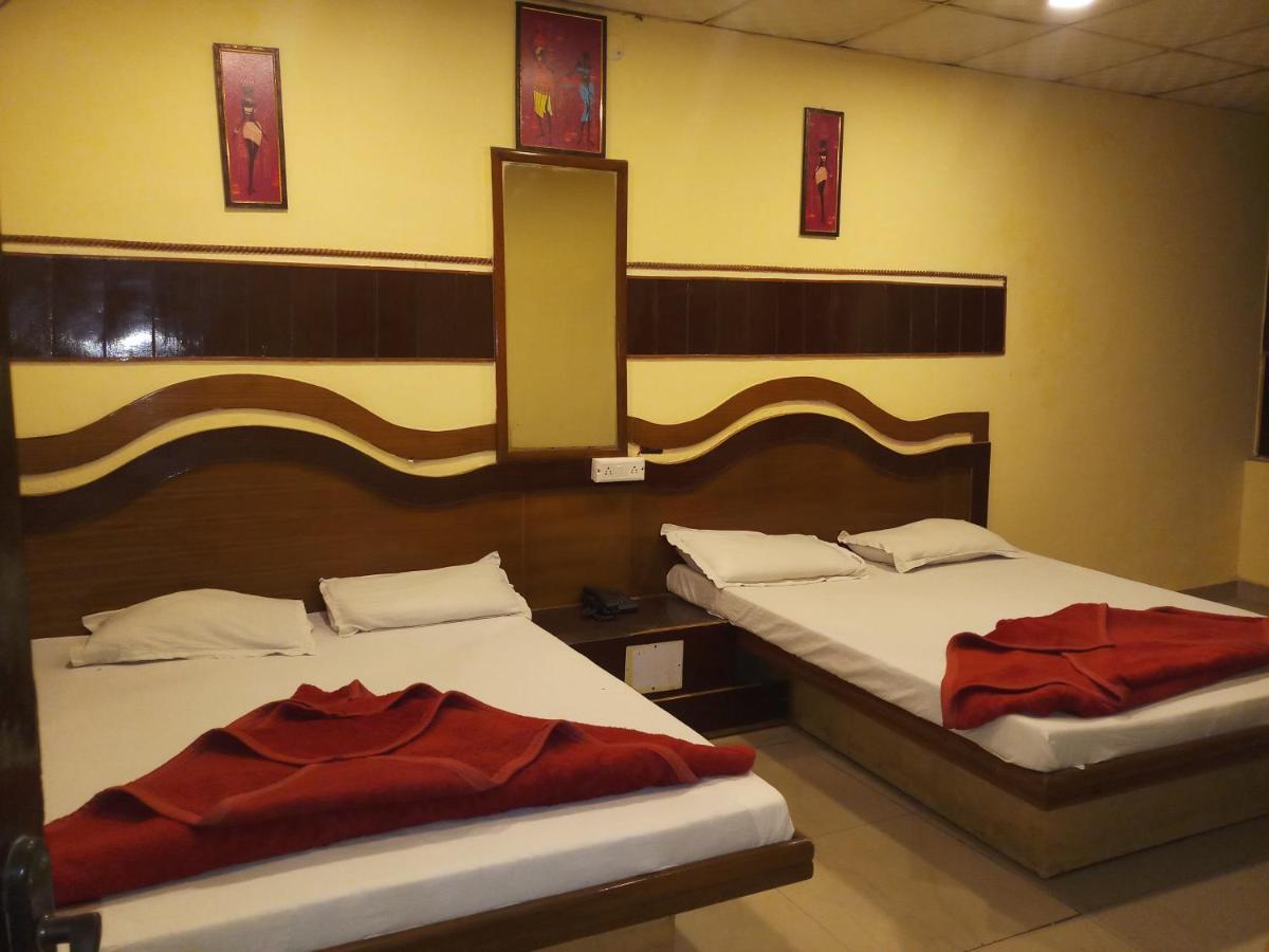 Hotel Diplomat Inn New Delhi Exterior photo