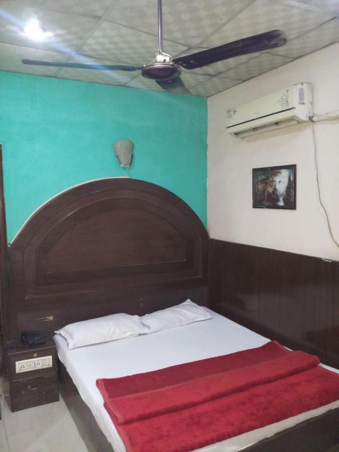 Hotel Diplomat Inn New Delhi Exterior photo